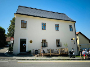 Kavárna a ubytování U námořníka na Faře, Hukvaldy